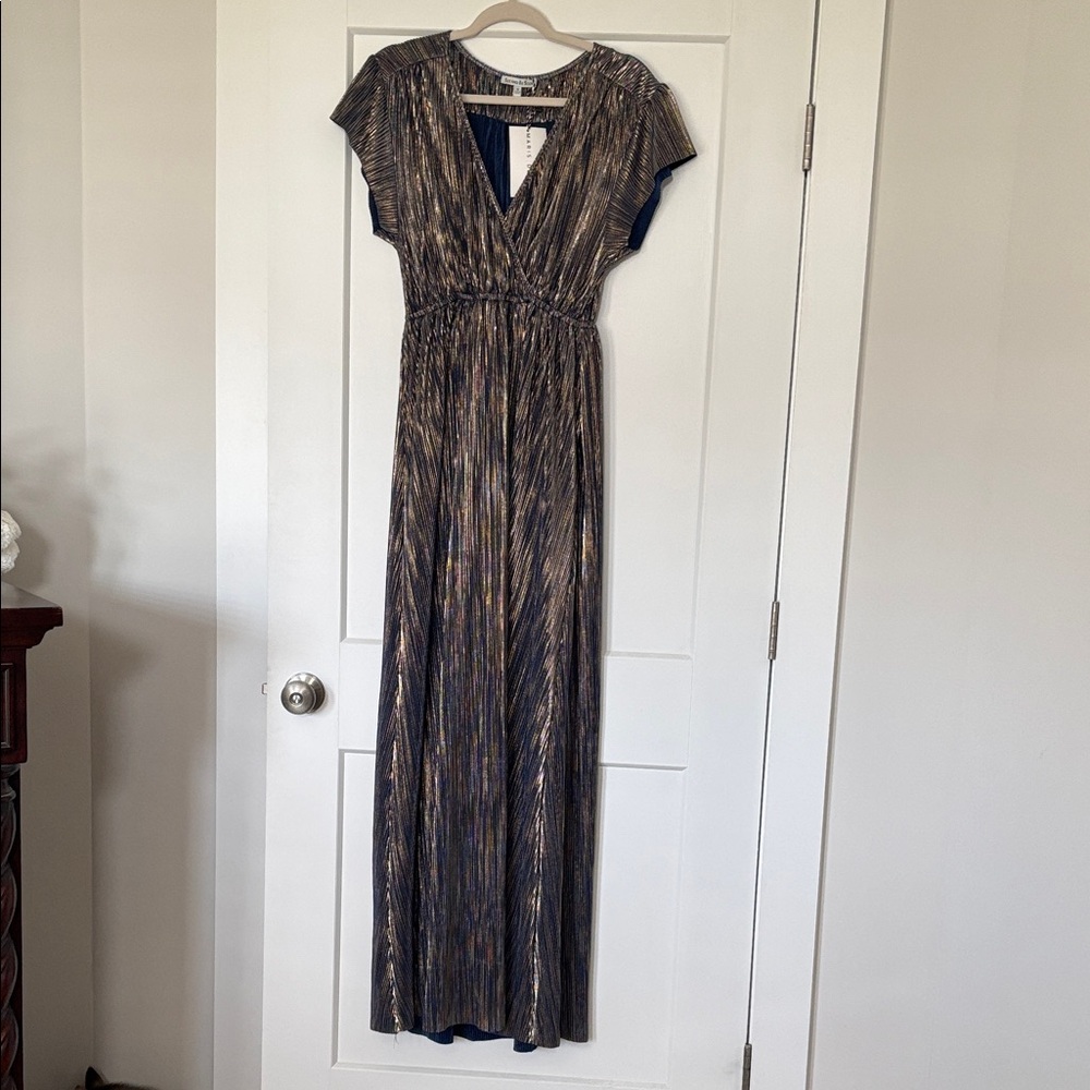 Metallic Navy Maxi Dress with V-Neck and Gold Accents